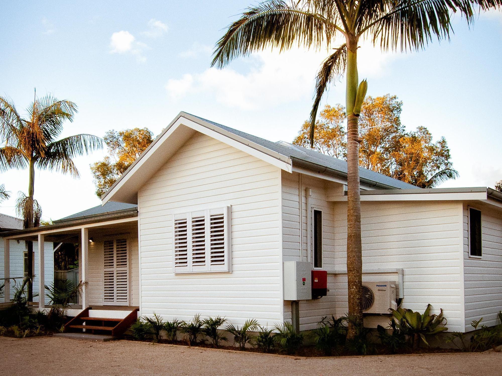 Byron Palms Guesthouse & Spa - Adults Only Byron Bay Exterior photo